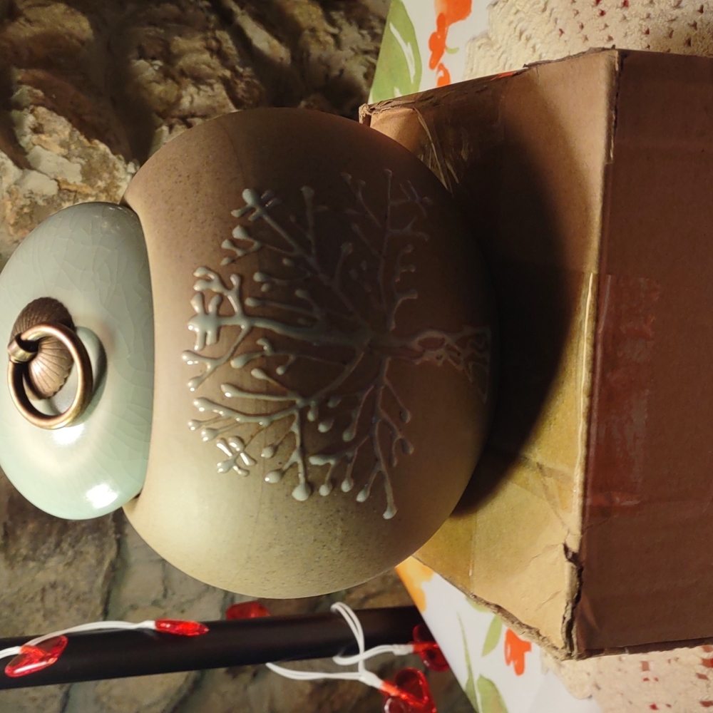 MEILINXU FUNERAL MEDIUM KEEPSAKE URN FOR ASHES.